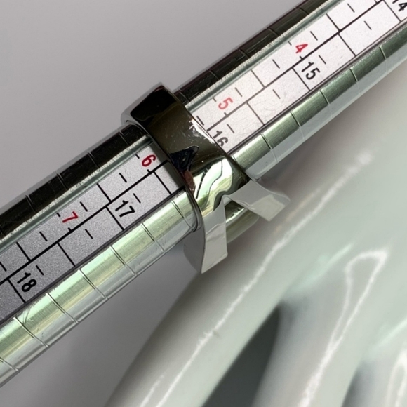 Mother of pearl sz 5.75 ring - Picture 2 of 2